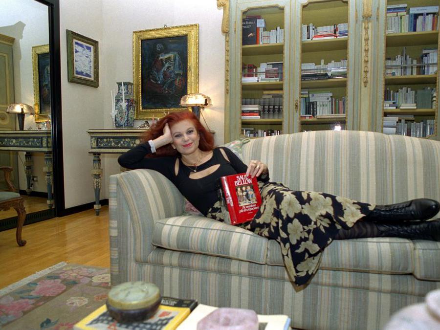 Milva nel suo appartamento a Milano (Getty Images/Peter Timm)