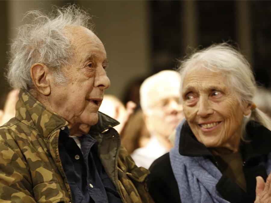 Robert Frank e la moglie June Leaf   alla New York University's Tisch School of the Arts, nel 2016 (AP Photo/Kathy Willens)