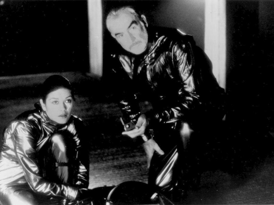 19990514- Connery, " Catherine Zeta-Jones in una scena di " Entrapment " , il film di Jon Amiel MEDUSA FILM / ANSA / PAL