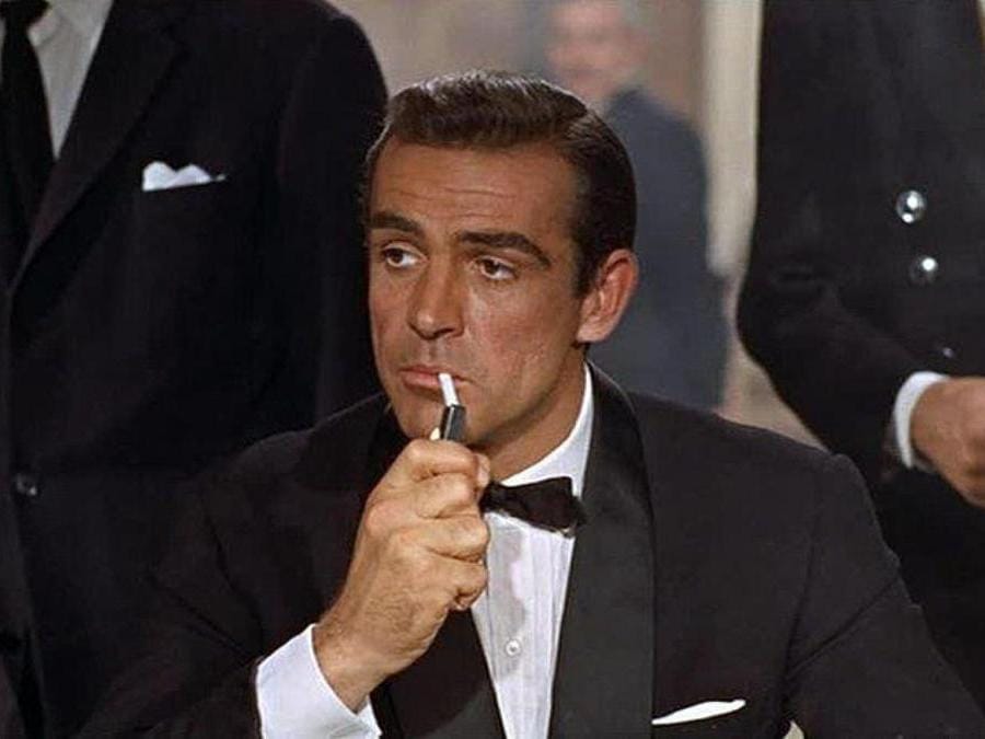 Sean Connery in una foto di scena di " Licenza di uccidere" del 1962. ANSA