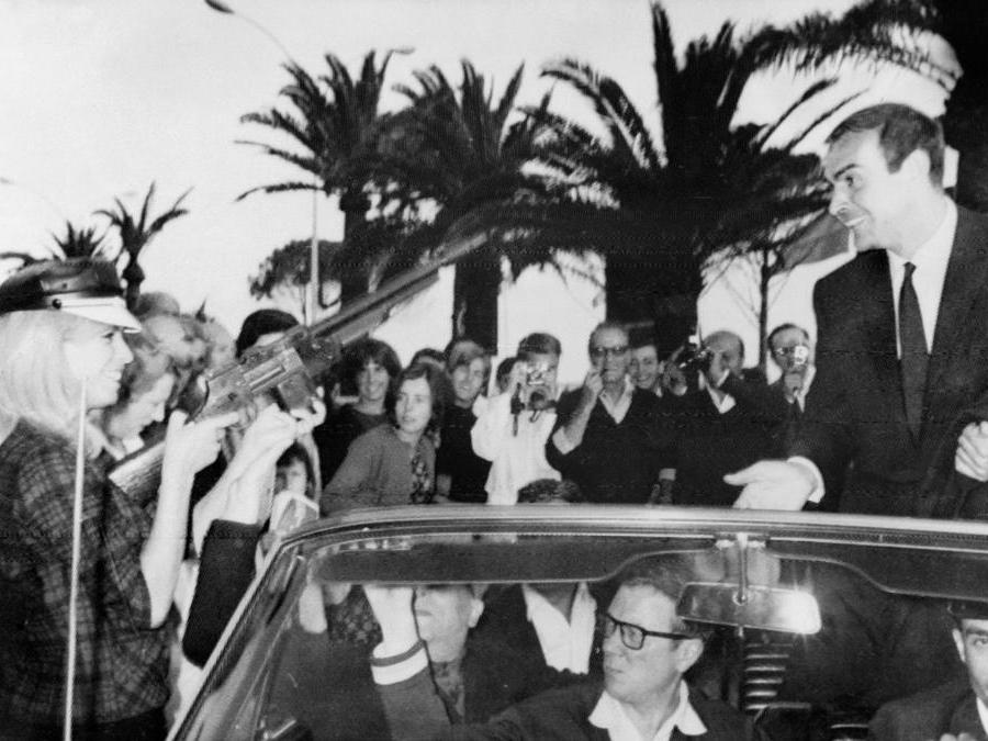 20 Maggio 1965 Sean Connery ial 18 festival del cinema di Cannes (Photo by - / AFP)