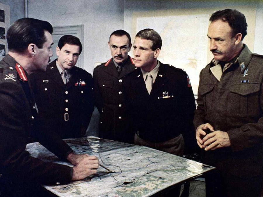 foto IPP/imagostock immagine di scena del film Quell'ultimo ponte (1977) nella foto Dirk Bogarde, Sean Connery, Ryan O Neal, Gene Hackman