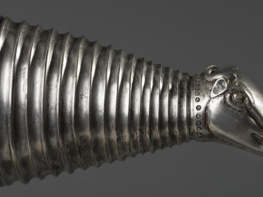 Calice in argento con piede a forma di testa di bue, dall'Iran. VI sec. a.C.Roma, Museo delle civiltà ©Ph. Stefano Castellani 