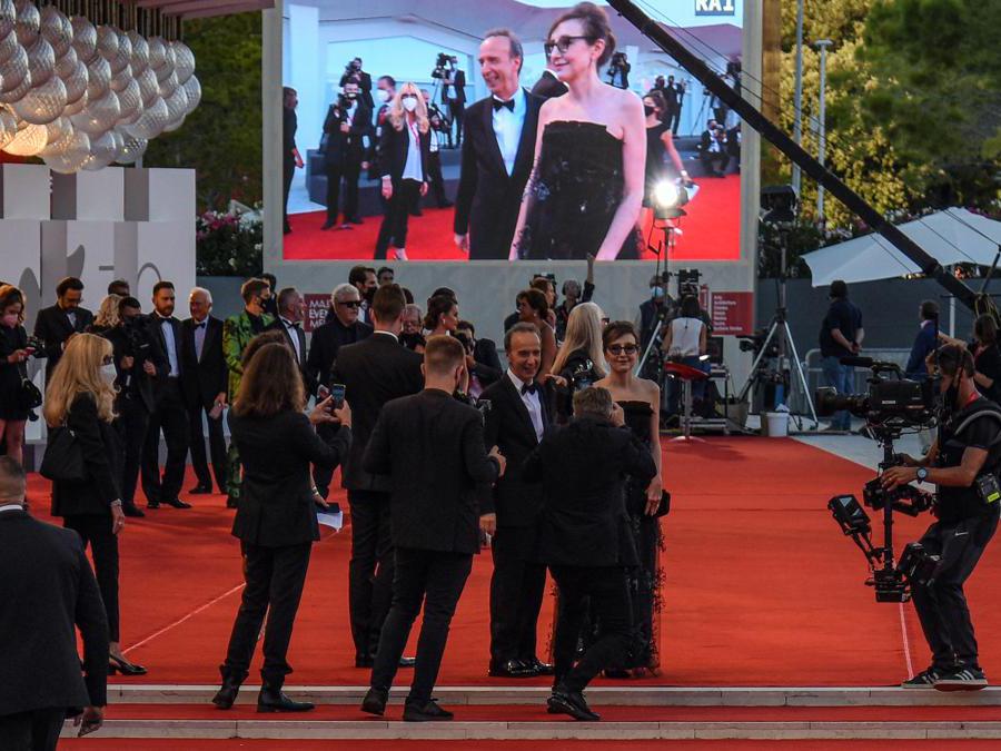 Foto Gian Mattia D'Alberto - LaPresse 01-09-2021 Venezia Spettacolo 78. Mostra Internazionale d’arte cinematografica Cerimonia di inaugurazione - esterni nella foto: esterno del red carpet, Roberto Benigni Ph Gian Mattia D'Alberto - LaPresse 2021-09-01 Venice 78th Venice International Film Festival Opening ceremony external view in the photo: red carpet, external view, Roberto Benigni