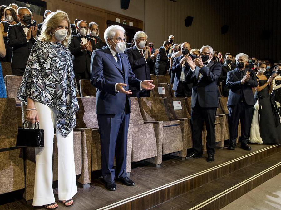 In una foto dell’Ufficio per la Stampa e la Comunicazione della Presidenza della Repubblica, il presidente della Repubblica Sergio Mattarella in occasione dell’inaugurazione della 78/ma mostra internazionale d’arte cineamatografica, Venezia 1 settembre 2021. ANSA/UFFICIO STAMPA QUIRINALE/PAOLO GIANDOTTI
