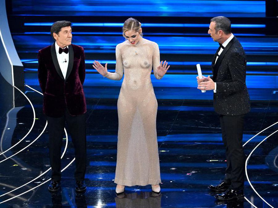 Chiara Ferragni con Amadeus e Gianni Morandi (ANSA/ETTORE FERRARI)