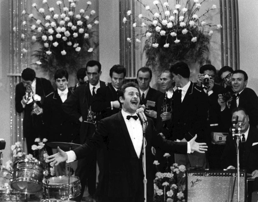 Domenico Modugno al  Festival di Sanremo del 1966 (/ IPA/Fotogramma) 
