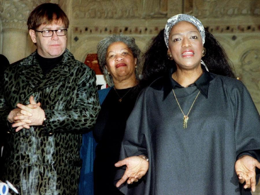1996, New York. Toni Morrison tra Jessye Norman ed Elton John (Reuters)