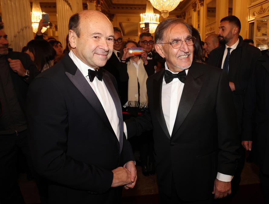 Il Presidente del Senato,  Ignazio La Russa con il Sovrintendente del Teatro alla Scala,  Dominique Meyer. (Ansa / Matteo Bazzi) 