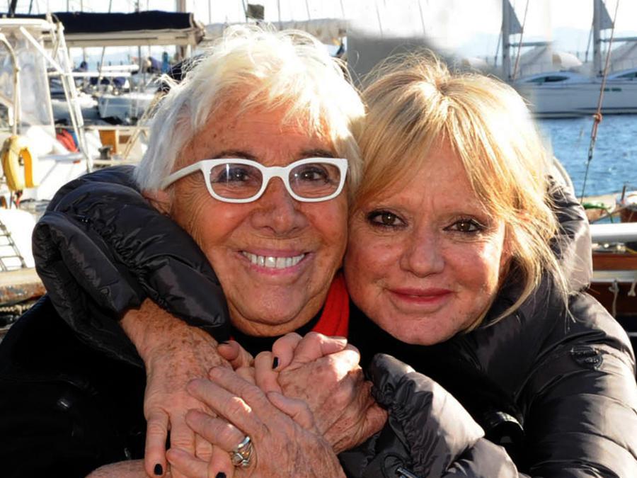 Ospite della rassegna cinematografica Capri Hollywood, Rita Pavone, nella foto con Lina Wertmuller (Ansa)