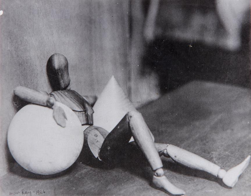 Man Ray, Exposition “Man Ray, l'oeuvre photographique”, à la Bibliothèque nationale de France, 1962, catalogo della mostra con stampa, ai sali d'argento in copertina, collezione privata, Parma, © Man Ray Trust by Siae 2019