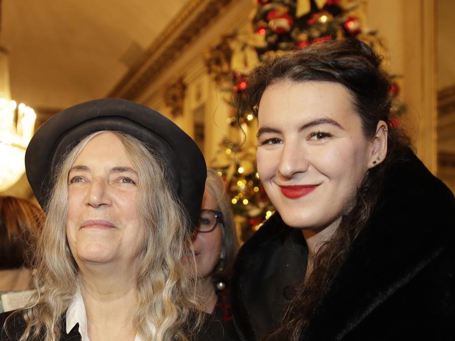 Patti Smith con la figlia Jesse Smith. (AP Photo/Luca Bruno)