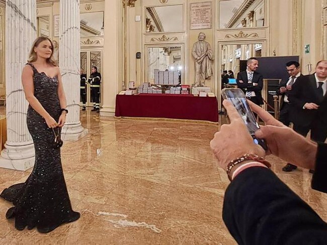 Prima della Scala, la sfilata dei Vip 