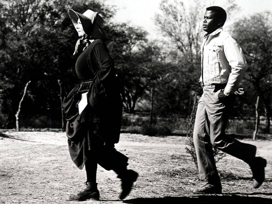 Una scena dal film “I gigli del campo” (1963). Nella foto, Lilia Skala e Sidney Poitier (foto IPP/imagostock)