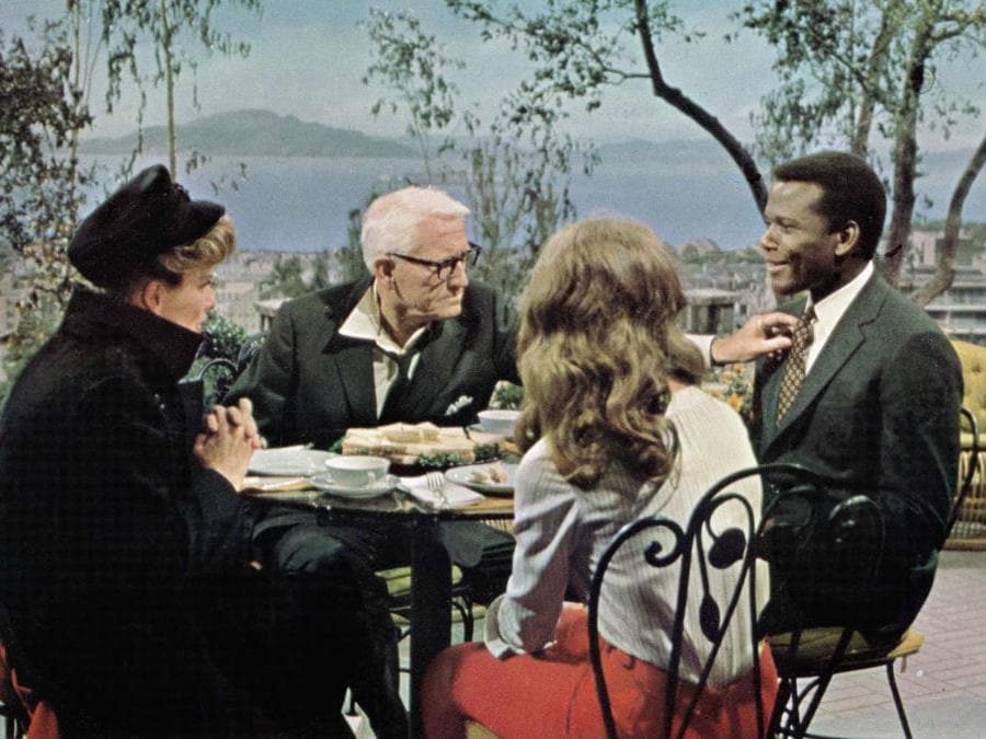Una scena dal film “Indovina chi viene a cena” (1967). Nella foto, Katharine Hepburn, ,Spencer Tracy, Sidney Poitier (foto IPP/imagostock)