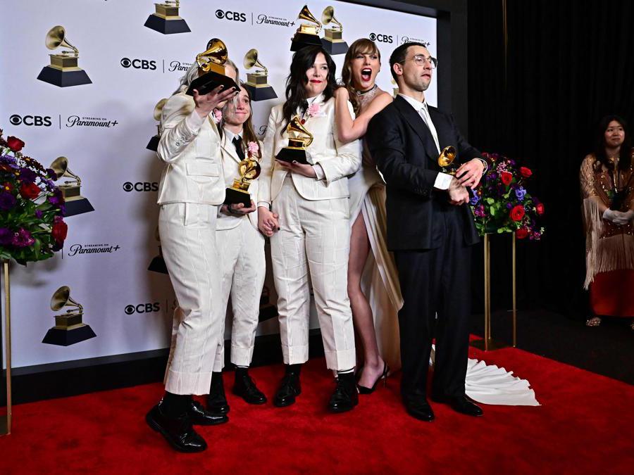 Taylor Swift nella storia si aggiudica il quarto Grammy per il miglior