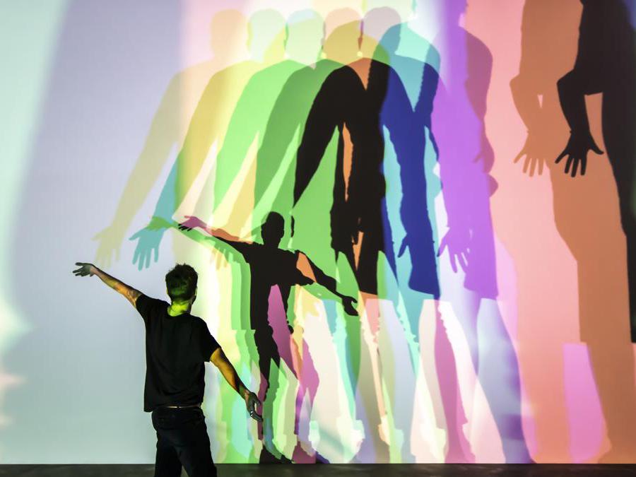 Olafur Eliasson «Your uncertain shadow» 2010 - vetro e alluminio. Collezione d'arte contemporanea Thyssen-Bornemisza, Vienna. (Photo: María del Pilar García Ayensa/ Studio Olafur Eliasson). Per gentile concessione dell'artista, Berlino - Tanya Bonakdar Gallery, New York / Los Angeles) 2010 Olafur Eliasson