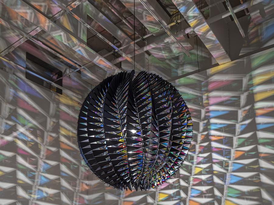 Olafur Eliasson «In real life» 2019. Alluminium. Installazione presso la «Tate Modern, Londra» (Photo: Anders Sune Berg) 2019 Olafur Eliasson