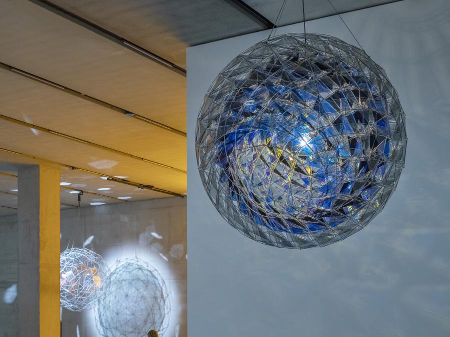 Olafur Eliasson «Cold wind sphere». Installazione presso la «Tate Modern, Londra» (Photo: Anders Sune Berg) 2019 Olafur Eliasson