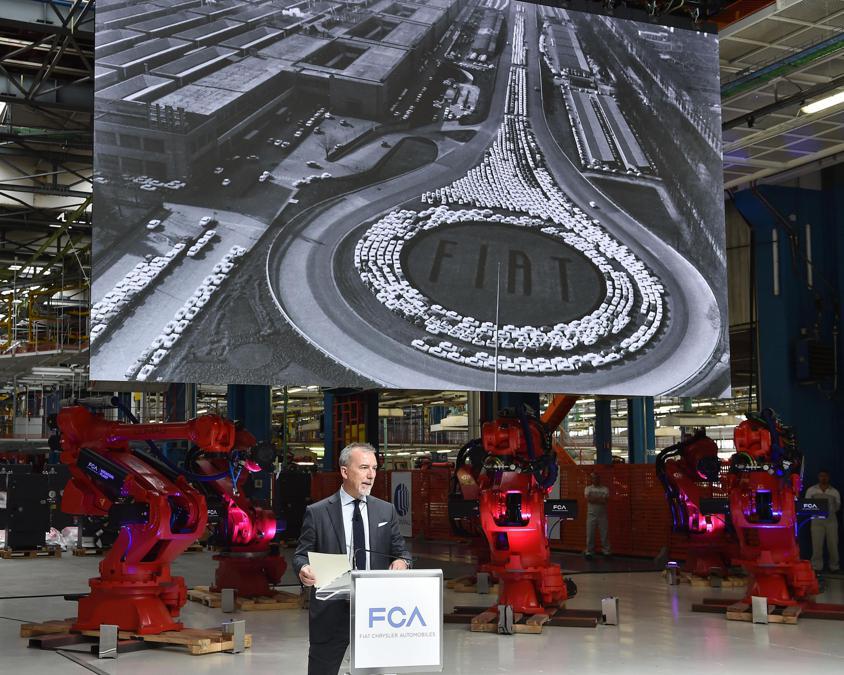 Pietro Gorlier, responsabile Emea di Fca, durante la cerimonia dell’80°  anniversario delllo stabilimento Fiat Mirafiori (Ansa/ Alessandro Di Marco)