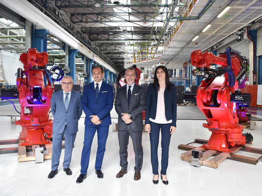 Da sinistra Claudio Palomba, prefetto di Torino, Alberto Cirio, presidente regione Piemonte, Pietro Gorlier, responsabile Emea Fca e Chiara Appendino, sindaca di Torino (Ansa/ Alessandro Di Marco)