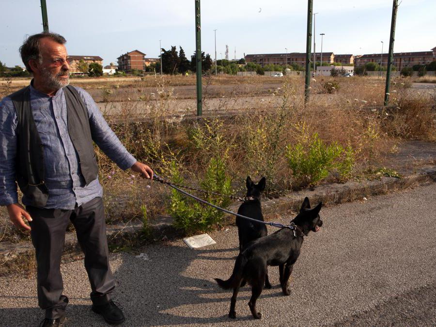 Taranto, Quartiere Tamburi. Giovanni Guarino si occupa dei progetti educativi del TaTÀ, “teatro da abitare” gestito dalla Crest cooperativa teatrale (credit Rocco De Benedictis) 