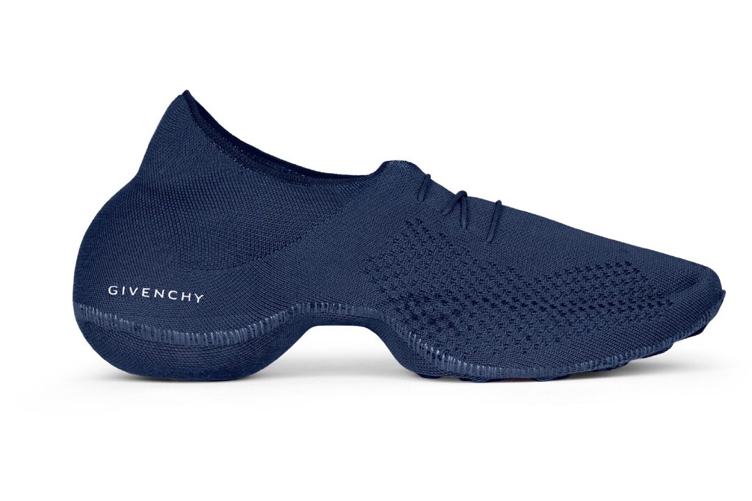 Sneaker TK-360 in maglia lavorata in un unico pezzo, GIVENCHY (750 €).