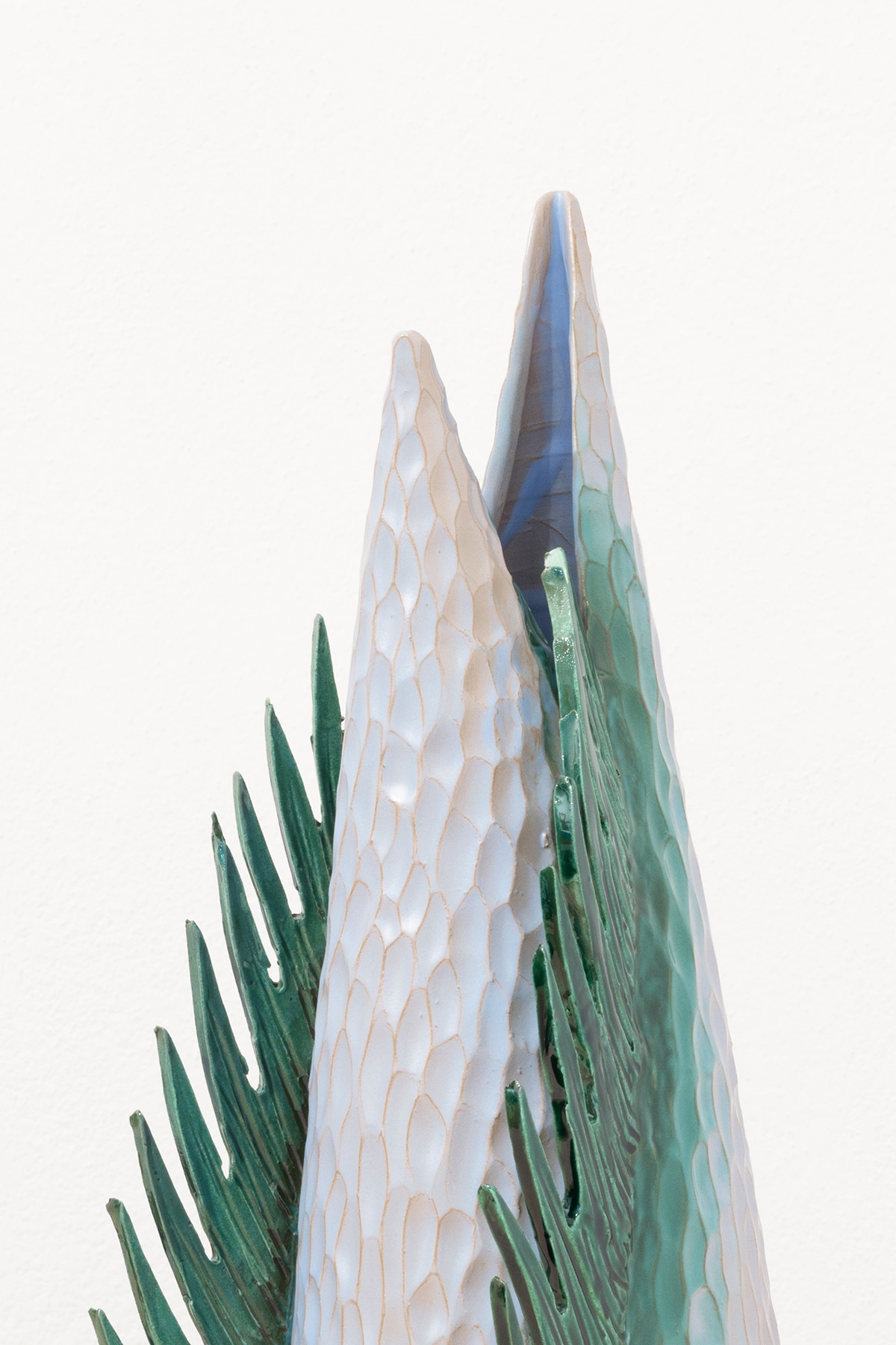 Un particolare del vaso di Sara Ricciardi. (courtesy of Ceramiche Rometti)