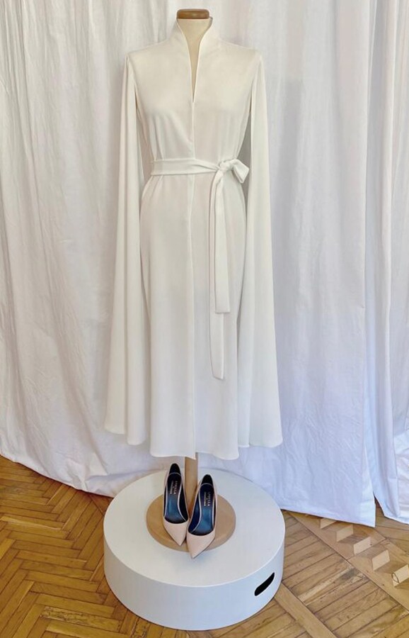 Annagemma Lascari. Abito in crepe marocaine nato dalla trasformazione di un abito da sposa, dopo il matrimonio.