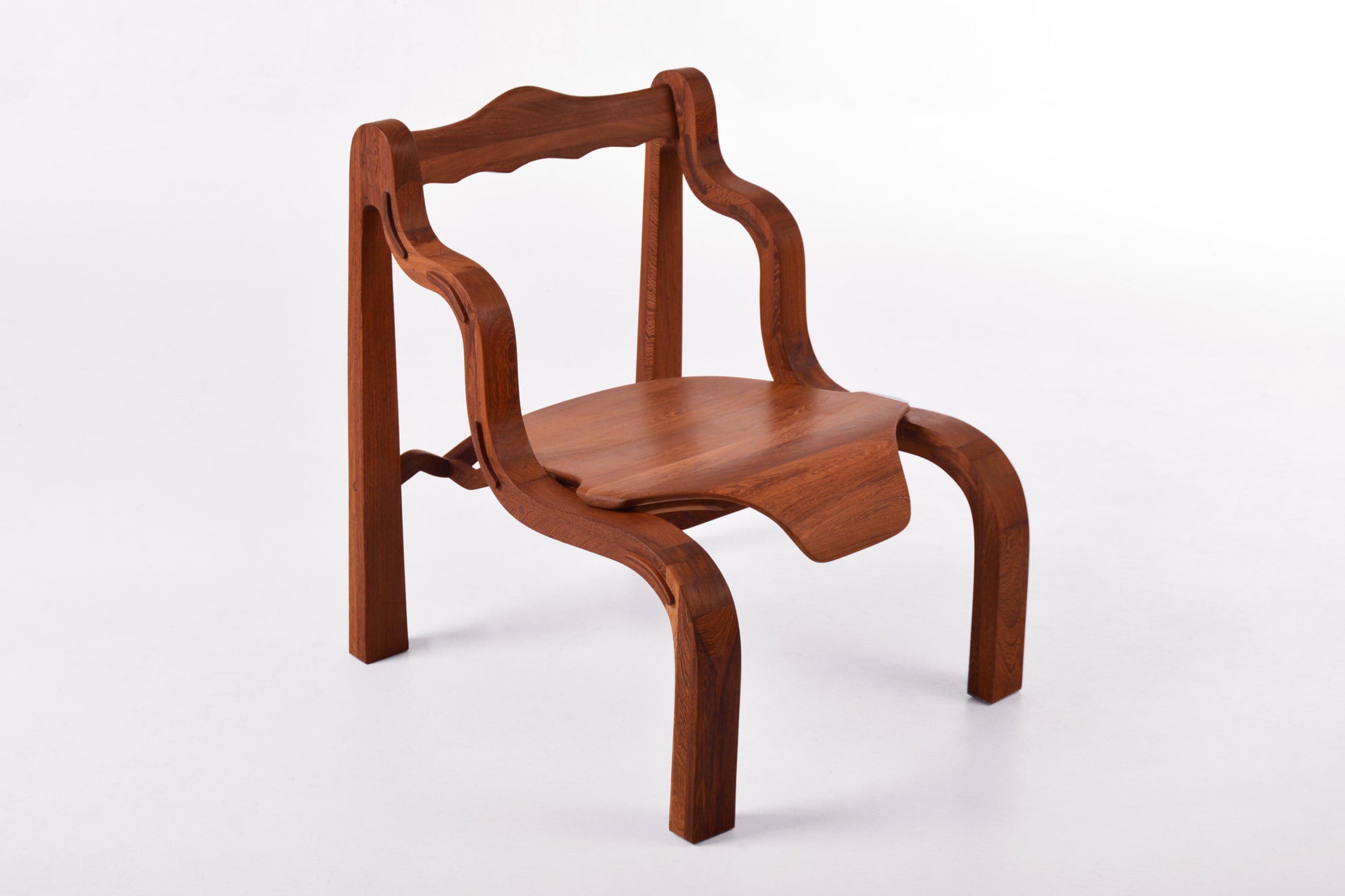 Foro Chair, collezione Kompa, di Mabeo Studio per FENDI. Courtesy Mabeo Studio.