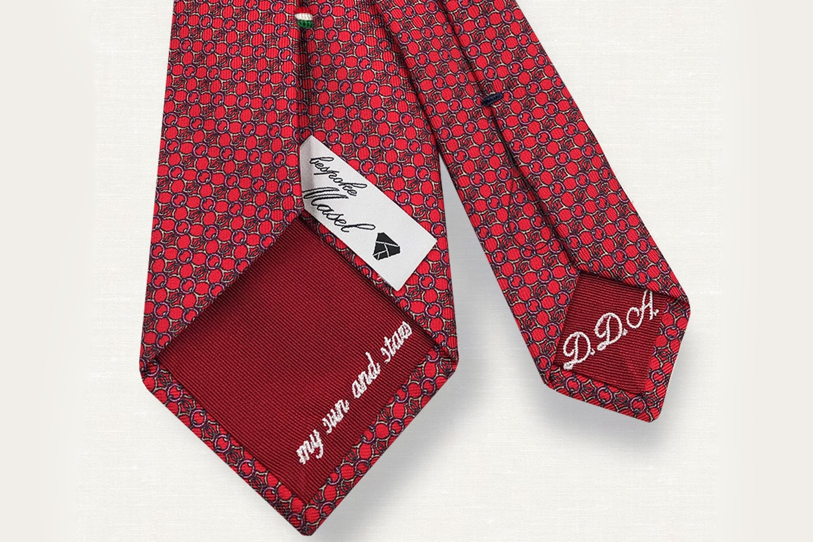 MASEL. Cravatta in seta personalizza- bile con ricamo e cifre