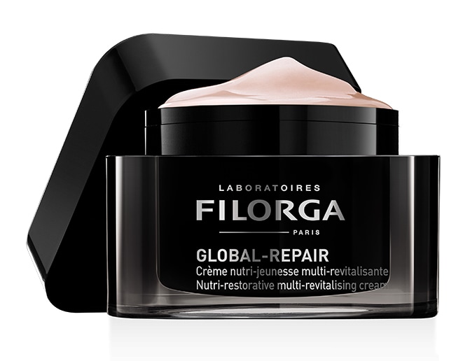 GLOBAL-REPAIR CREAM Un trattamento multi-attivo concentrato, formulato ad hoc per la pelle devitalizzata, ispirato a 5 tecniche di medicina estetica per un effetto anti-età intensivo e visibile. È la nuova crema di Filorga per un'azione intensiva su pelli che hanno perso nutrienti e tono, presentano rughe profonde, mancanza di uniformità e rilassatezza: 3 attivi super nutrienti intervengono per restituire elasticità e vitalità, 50 meso-ingredienti e 4 booster cellulari, ispirati alle tecniche di medicina estetica, agiscono in sinergia su tutti i segni dell'invecchiamento cutaneo (Global-Repair Cream di Filorga, 50 ml, 109 euro).