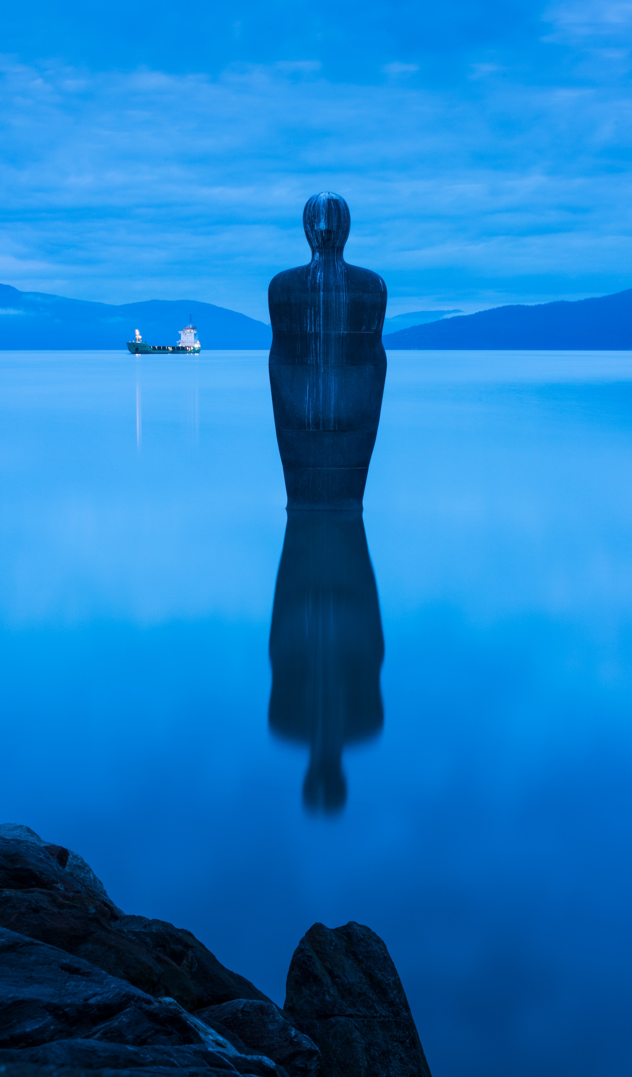 “Havmannen”, di Antony Gormley, a Skulpturlandskap Nordland, un complesso di 36 sculture in altrettanti luoghi tra i fiordi e le isole della costa settentrionale della Norvegia