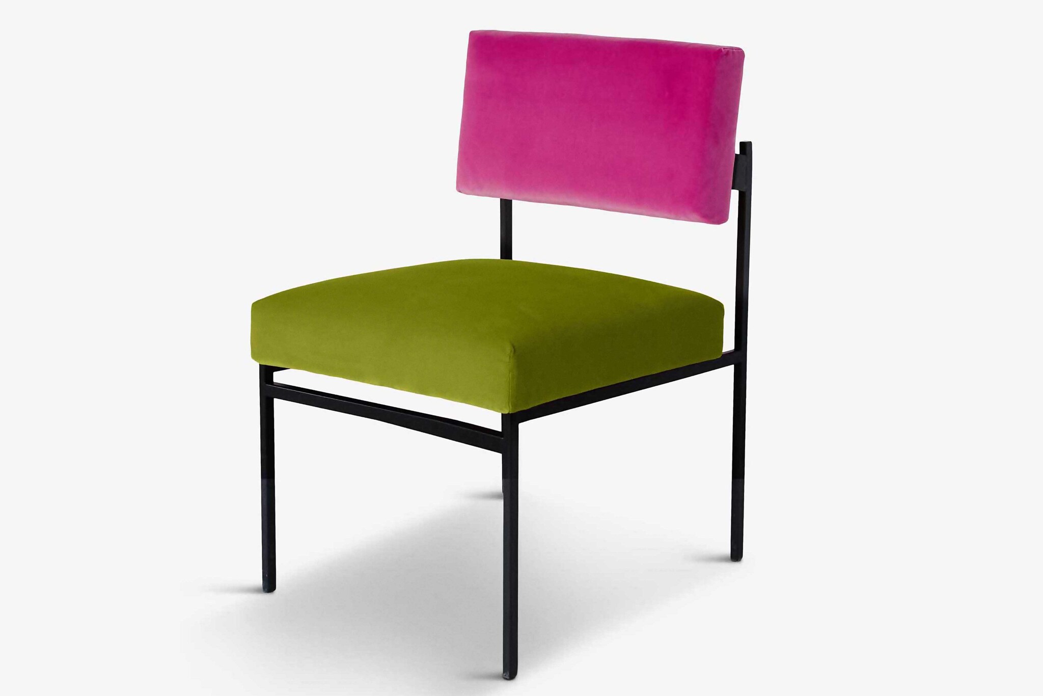 Sedia da tavolo Aurea in metallo con sedute in velluto di cotone organico, BIOSOFA (1.390 €).