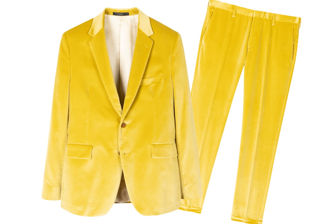 Paul Smith. In velluto di cotone in un colore inedito e brillante, giallo sole, con fodera a contrasto e con pantalone coordinato.