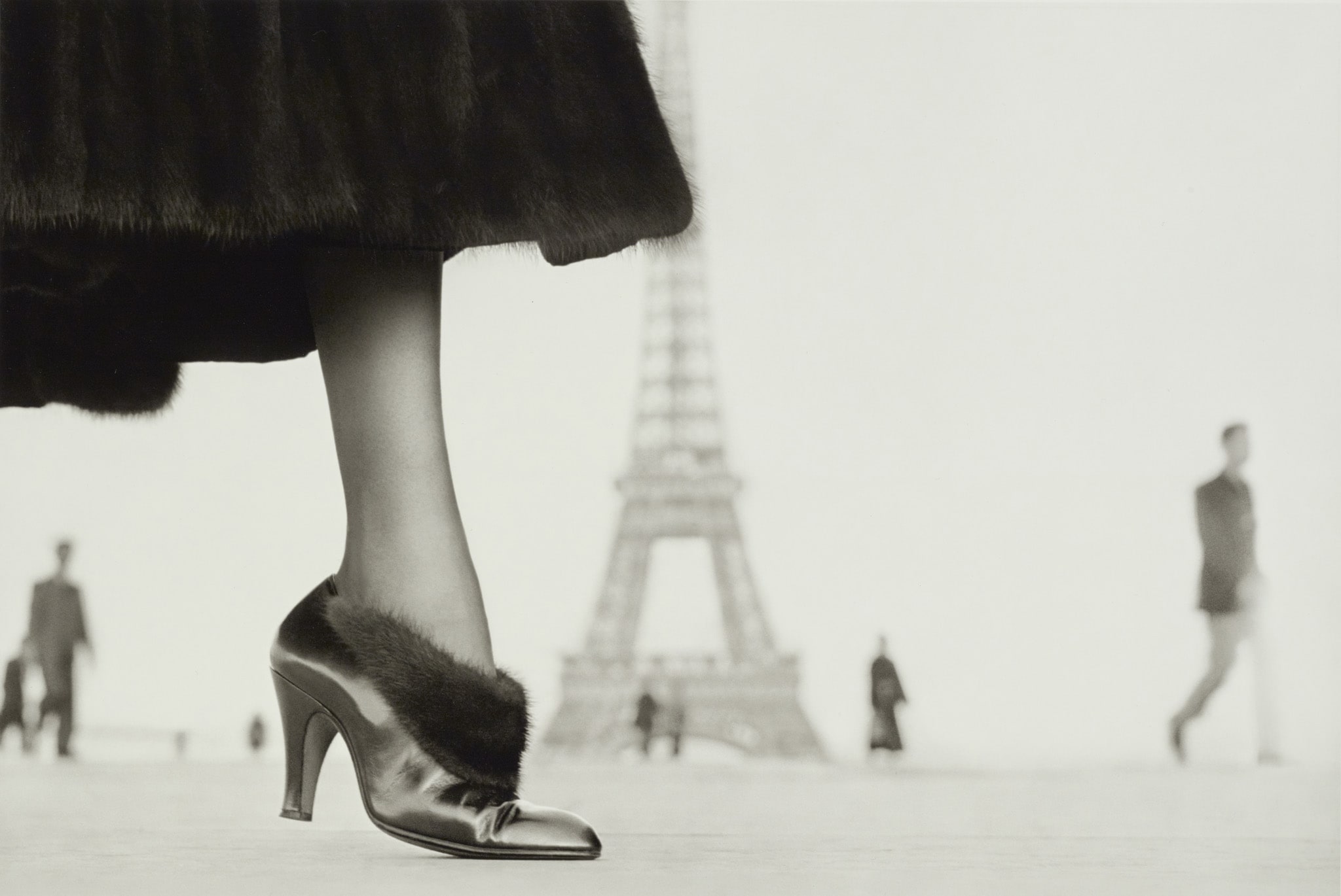 Richard Avedon, Shoe by Perugia, Place du Trocadéro, Paris, August 1948.