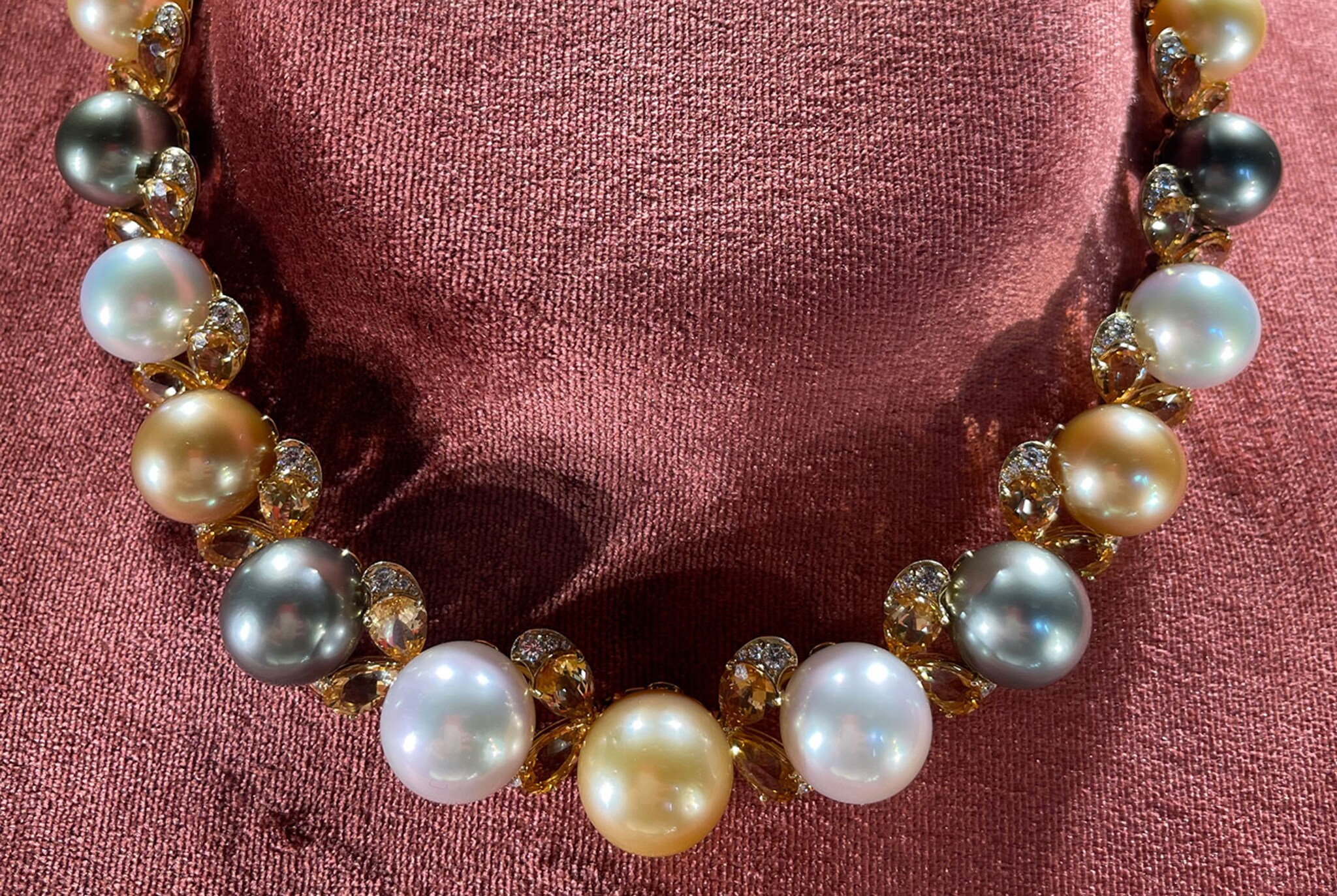 Gucci. Collana con tre colori di grandi perle, collezione Hortus Deliciarum.