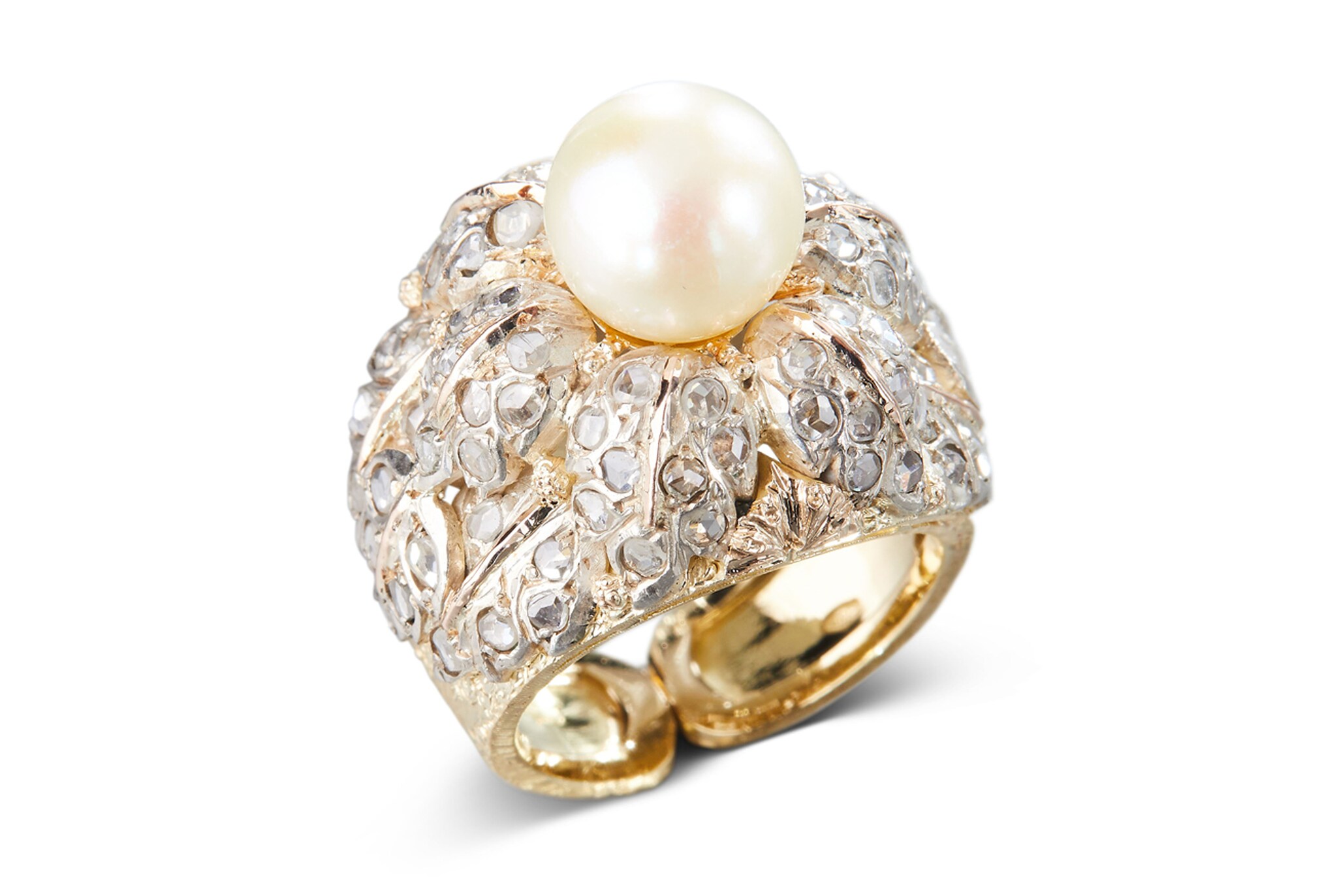 Buccellati. Anello Cime Tempestose, in oro bianco e giallo, con decoro in diamanti e perla.