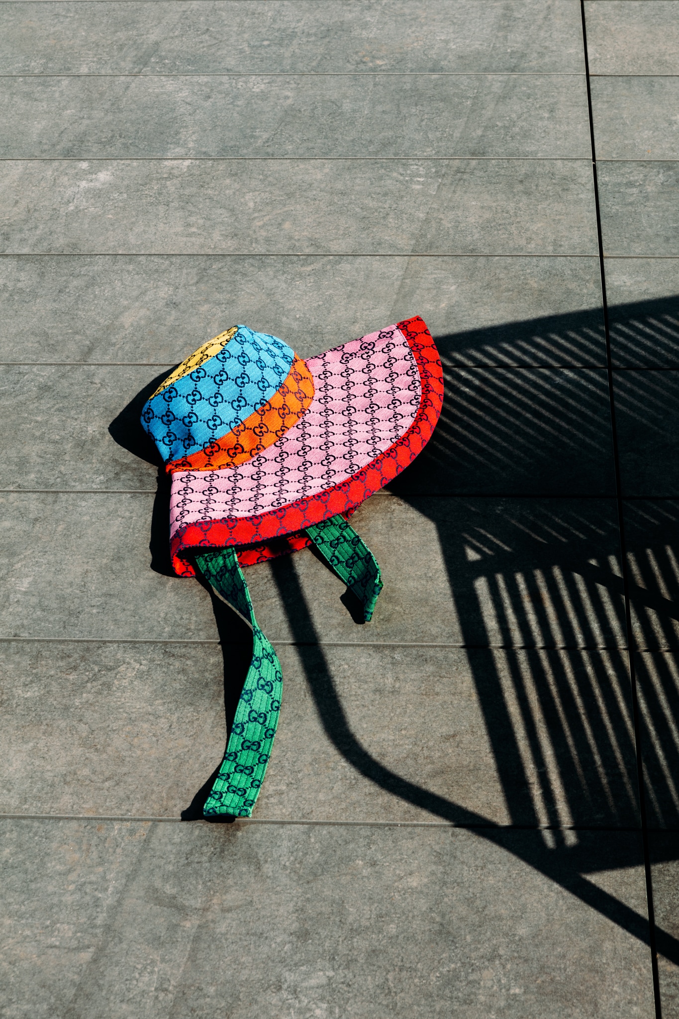 Cappello in jacquard GG, GUCCI. Foto Lea Anouchinsky. 