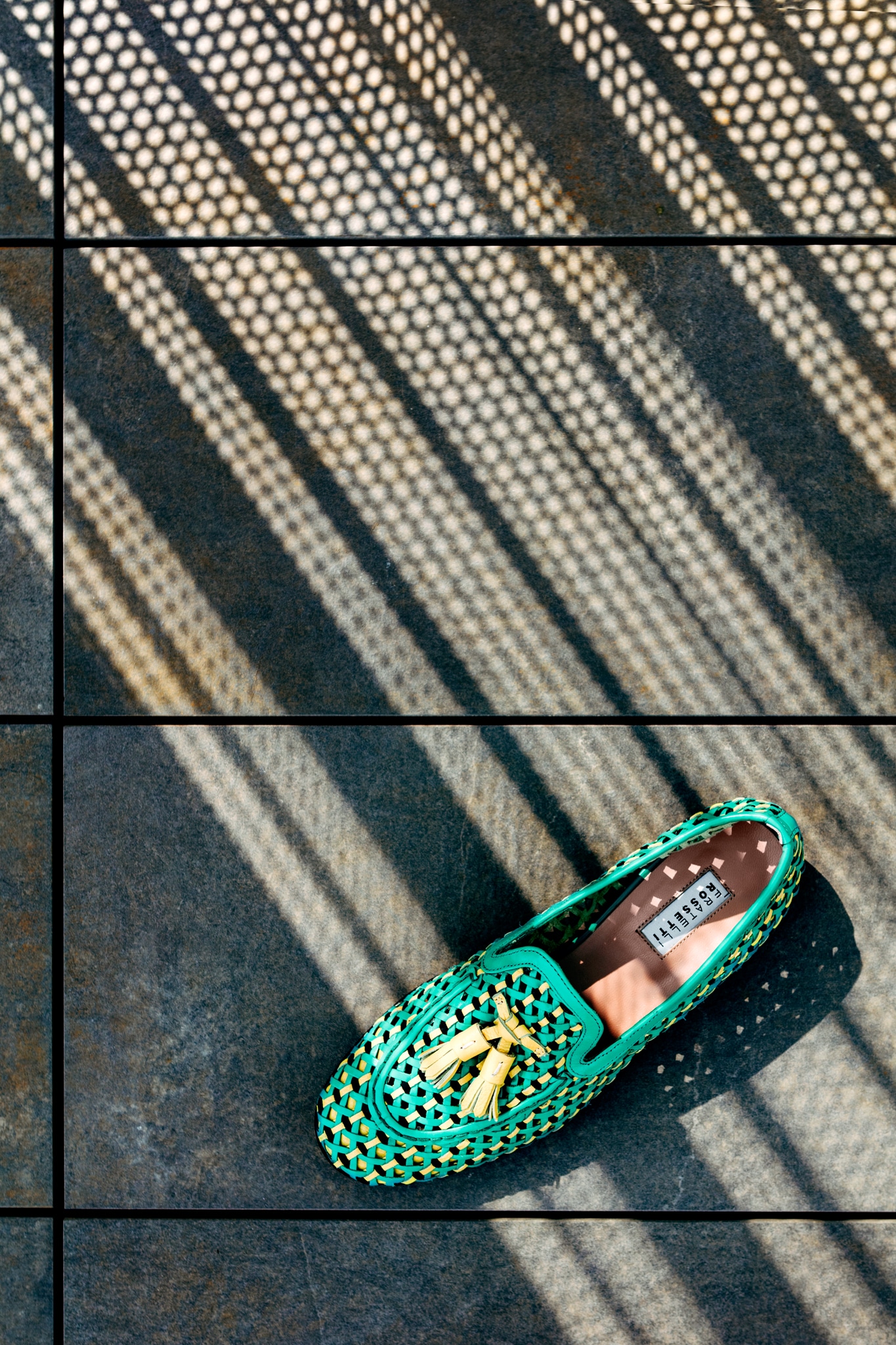 Mocassino Brera in pelleintrecciata, FRATELLI ROSSETTI(530 €). Foto Lea Anouchinsky. 