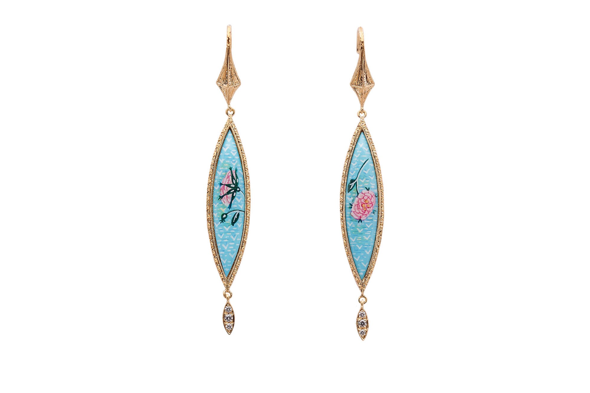 Fratelli Piccini. Orecchini pendenti in oro con ovali in smalto dipinto, collezione Bloom.