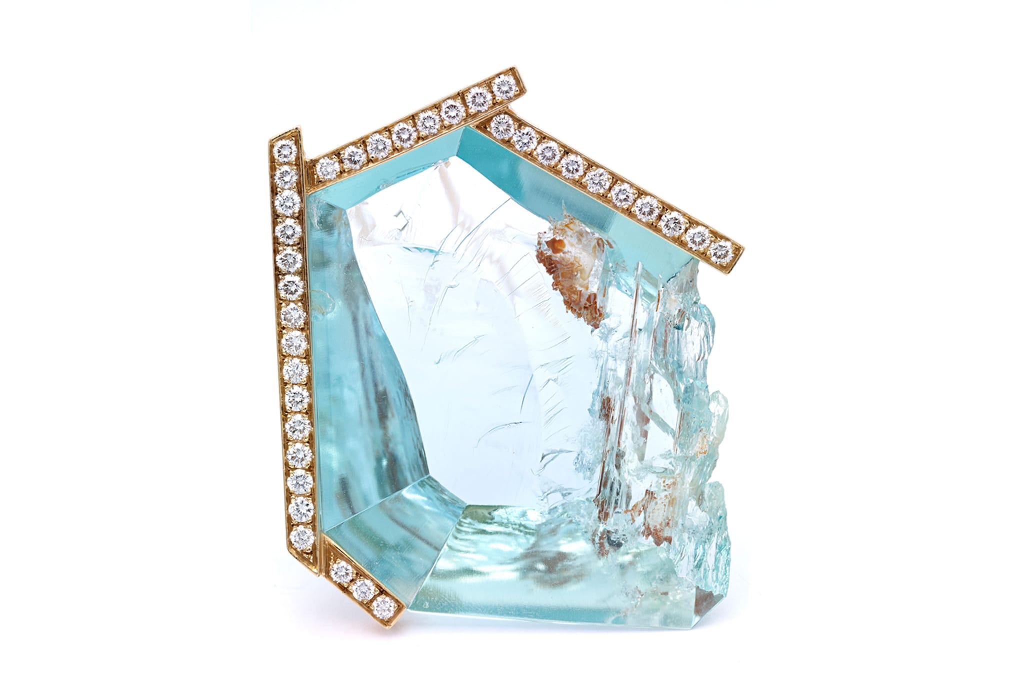 Fratelli Piccini. Spilla con diamanti e macro acquamarina naturale tagliata irregolare.