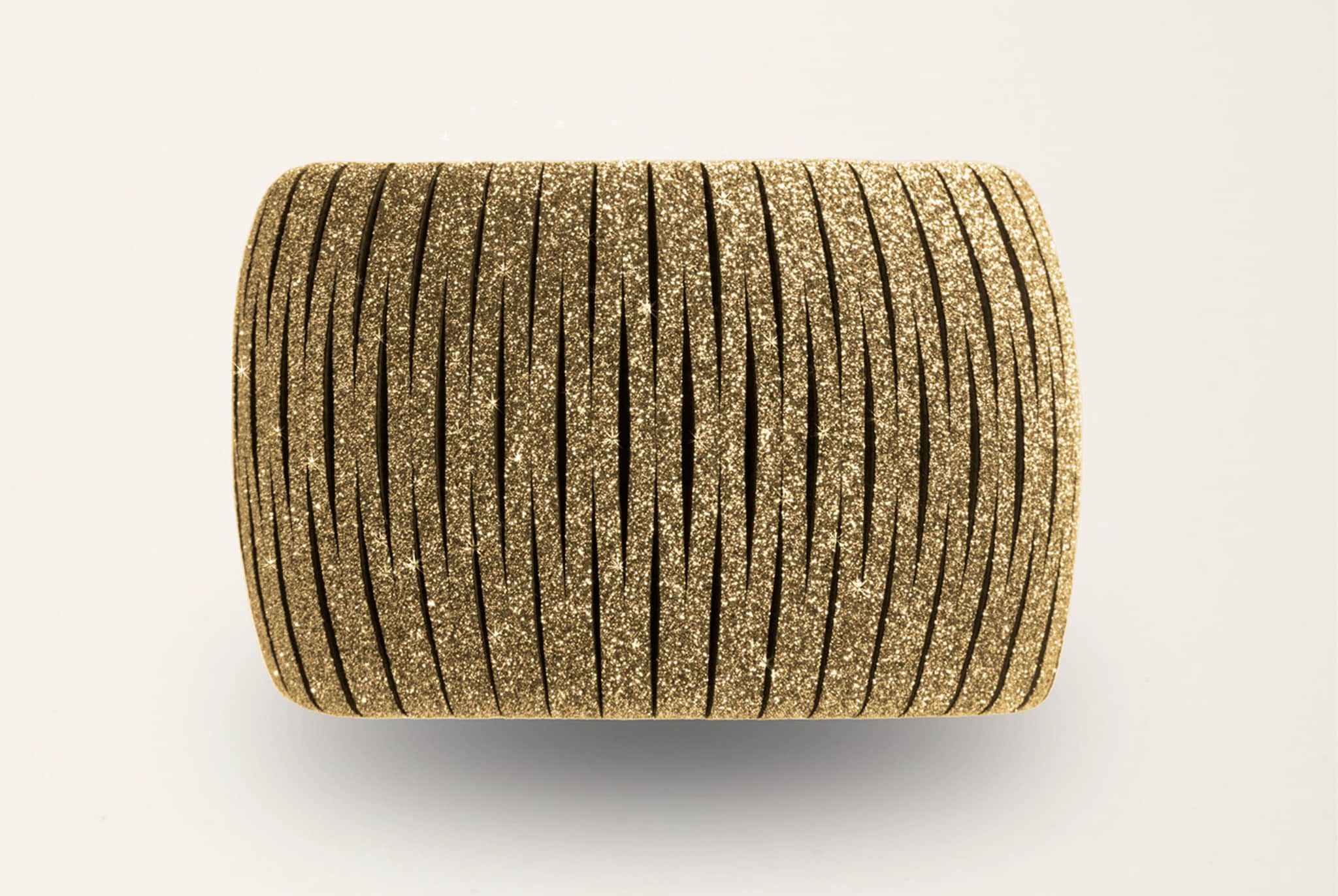 So-LeStudio. Bracciale snodato, in pelle e cristalli d’oro.