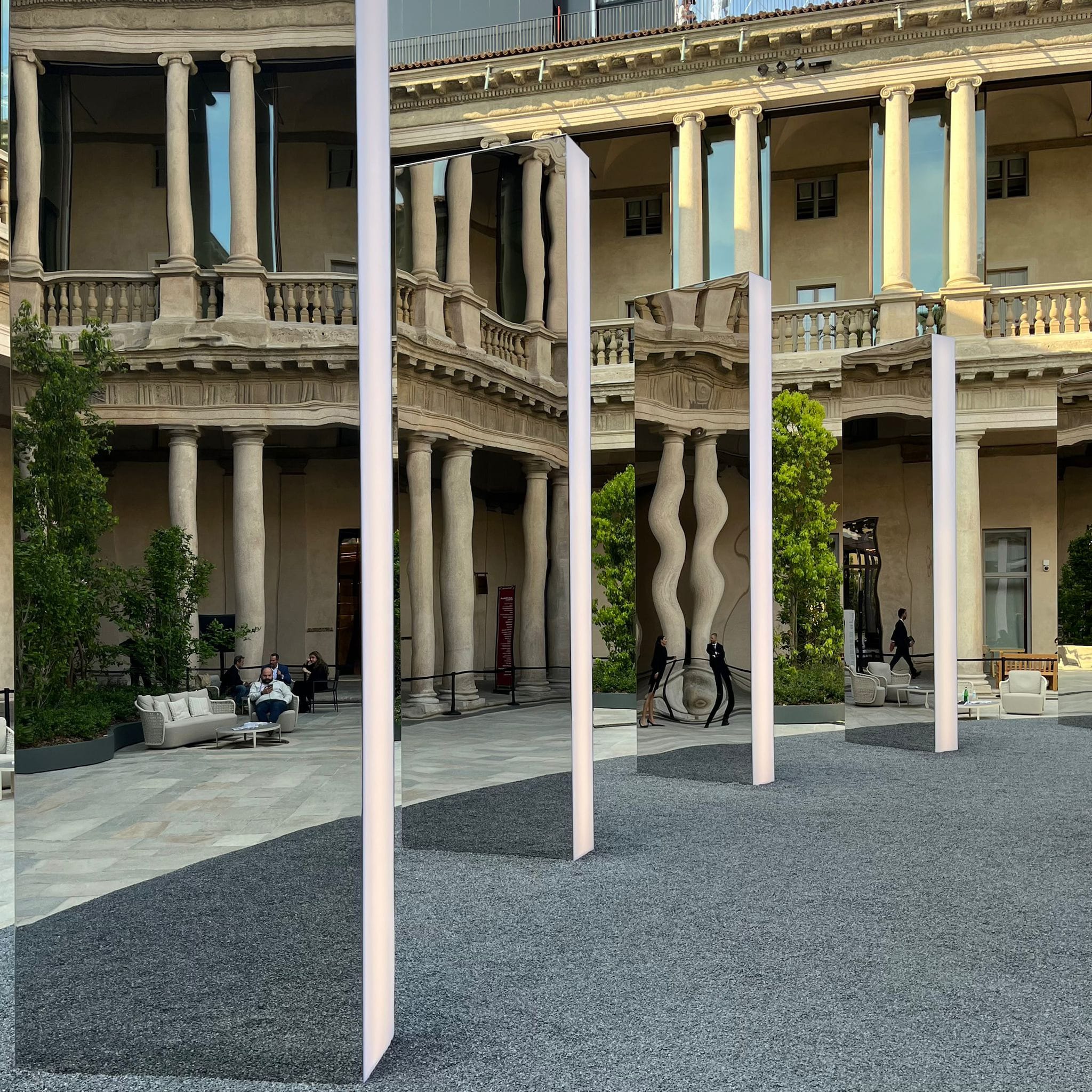 Audi House of Progress, installazione artistica “The Domino Act” di Gabriele Chiave