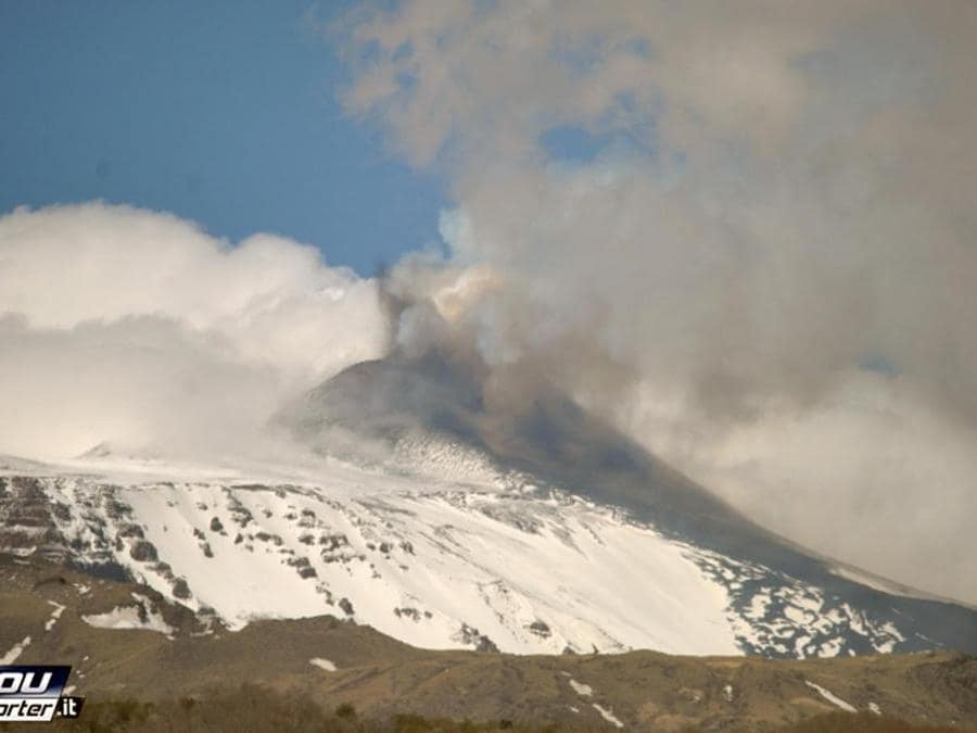 L'Etna erutta, chiuso l'aeroporto di Catania Il Sole 24 ORE