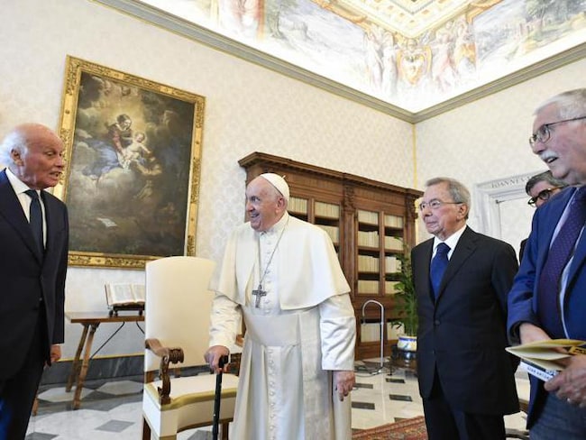 A papa Francesco il premio «É giornalismo»