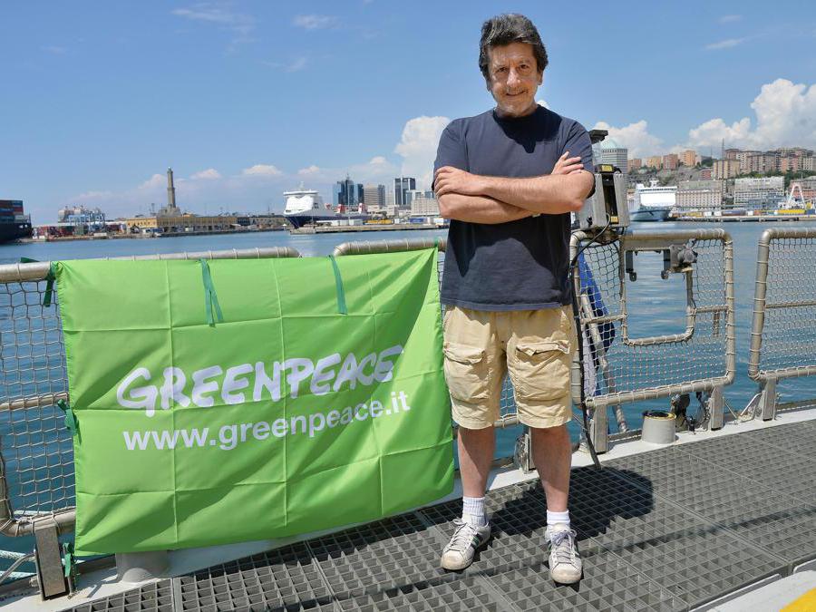 Andrea Purgatori, nuovo presidente di Greenpeace Italia, a margine della conferenza stampa svoltasi a bordo della Rainbow Warrior attraccata al Magazzini del cotone di Genova, 27 giugno 2014. ANSA/LUCA ZENNARO
