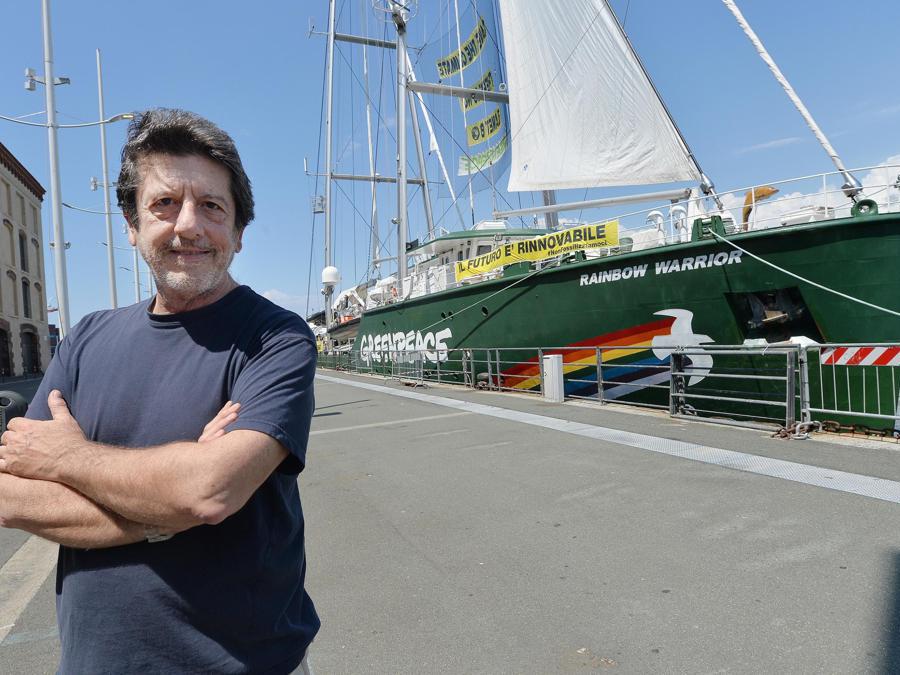 Andrea Purgatori, nuovo presidente di Greenpeace Italia, a margine della conferenza stampa svoltasi a bordo della Rainbow Warrior attraccata al Magazzini del cotone di Genova, 27 giugno 2014. ANSA/LUCA ZENNARO
