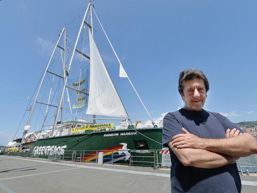 Andrea Purgatori, nuovo presidente di Greenpeace Italia, a margine della conferenza stampa svoltasi a bordo della Rainbow Warrior attraccata al Magazzini del cotone di Genova, 27 giugno 2014. ANSA/LUCA ZENNARO