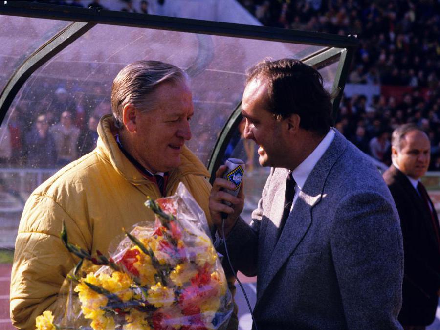 Campionato 1983-84, Giampiero Galeazzi intervista l'allenatore della Roma Nils Erik Liedholm (Ipp)